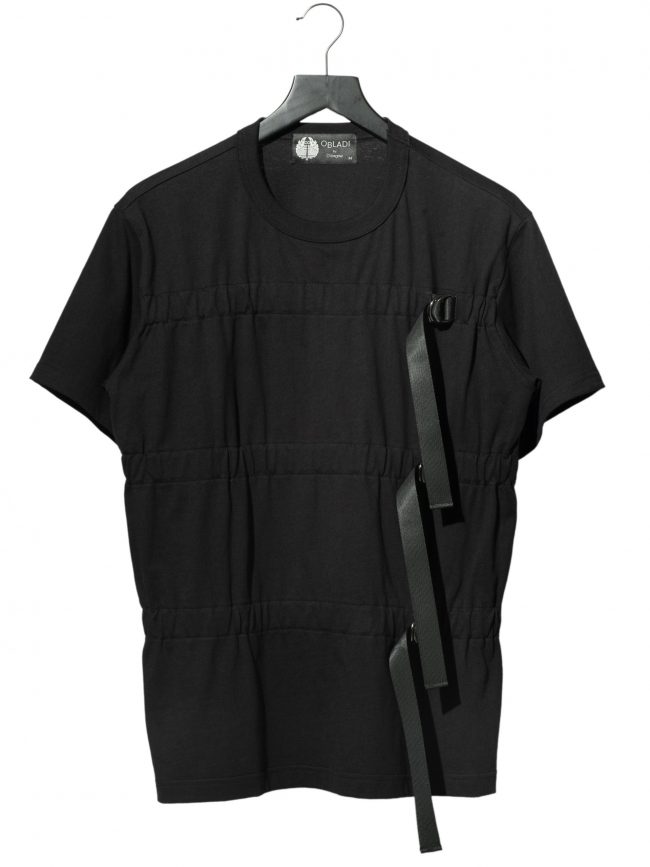 D-Rings and tapes on black t-shirt