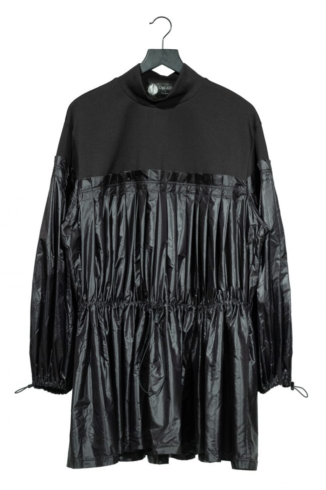 Long sleeves half body parachute gathered t-shirt