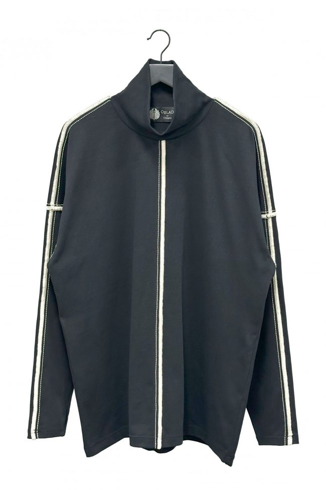 Turleneck long sleeves T-shirt with big thread overlock stitching